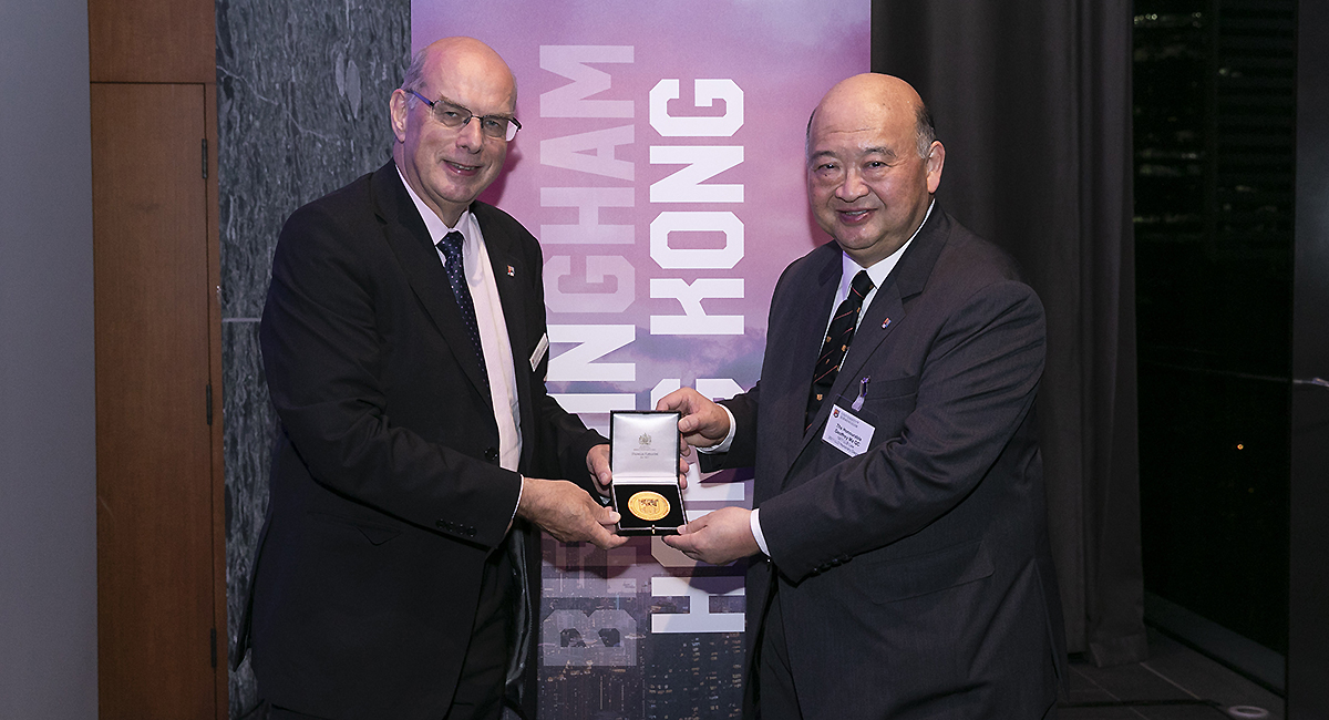 University Vice-Chancellor Professor Sir David Eastwood presents the University of Birmingham Hong Kong Medal to Geoffrey Ma